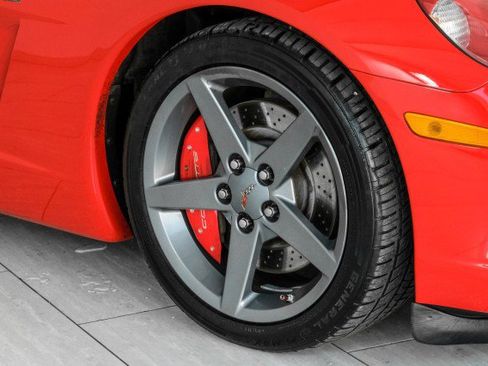 Used 2007 Chevrolet Corvette Coupe w/ Performance Package RWD image 46