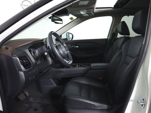 Used 2023 Nissan Rogue SL w/ SL Premium Package image 8