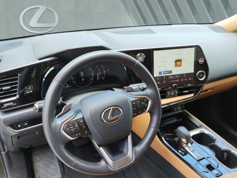 Certified 2025 Lexus NX 250 FWD w/ Accessory Package (Z1) image 10