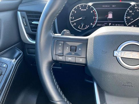 Used 2025 Nissan Rogue SV AWD/4WD image 19