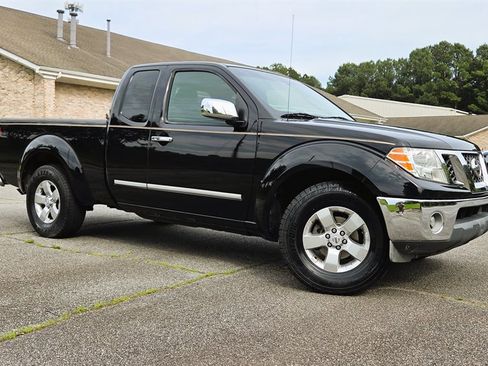 Used 2010 Nissan Frontier SE w/ SE Value Truck Pkg RWD image 6