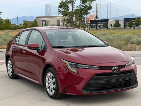 Used 2025 Toyota Corolla LE FWD image 3
