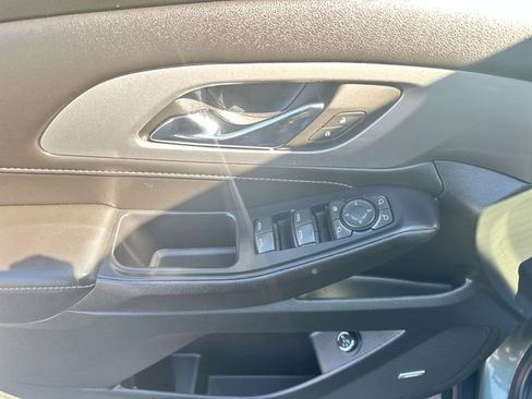 Used 2022 Chevrolet Traverse LT w/ LT Premium Package AWD/4WD image 15