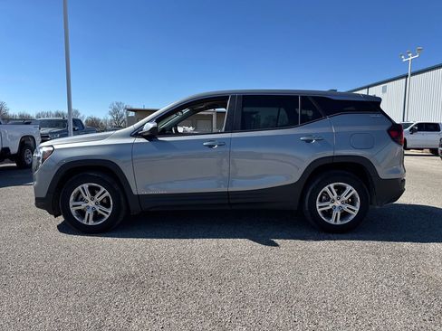 Used 2024 GMC Terrain SLE image 3