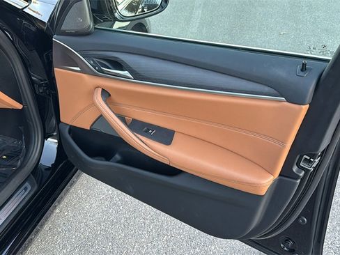 Used 2023 BMW 540i w/ Premium Package image 43