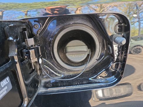 Used 2024 Nissan Armada SL w/ Captain's Chairs Package image 29