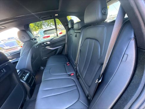 Used 2022 BMW X5 xDrive40i w/ Parking Assistance Package AWD/4WD image 22