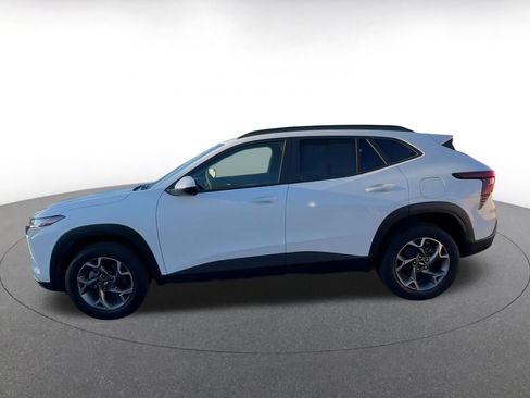 Used 2025 Chevrolet Trax LT image 9