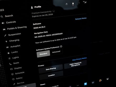 Used 2023 Tesla Model S Base image 37