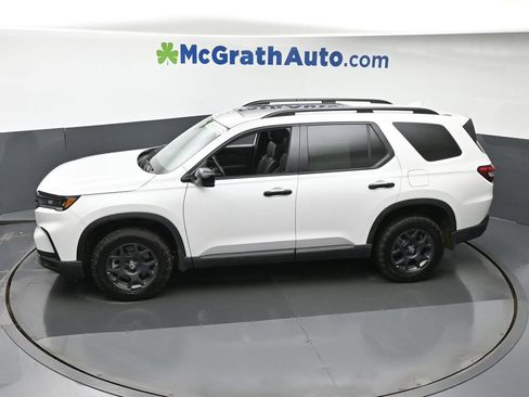 Used 2025 Honda Pilot TrailSport image 26