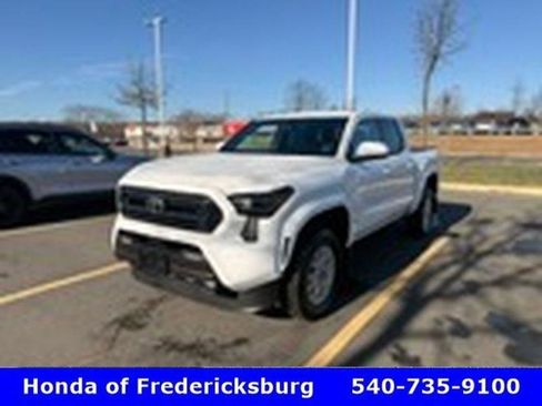Used 2025 Toyota Tacoma SR5 image 2