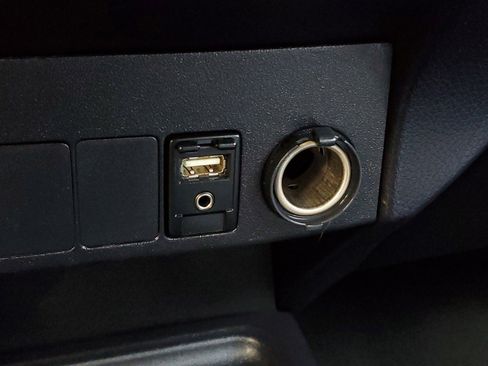 Used 2015 Toyota RAV4 Limited image 29