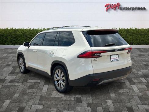 Used 2024 Toyota Grand Highlander FWD image 3