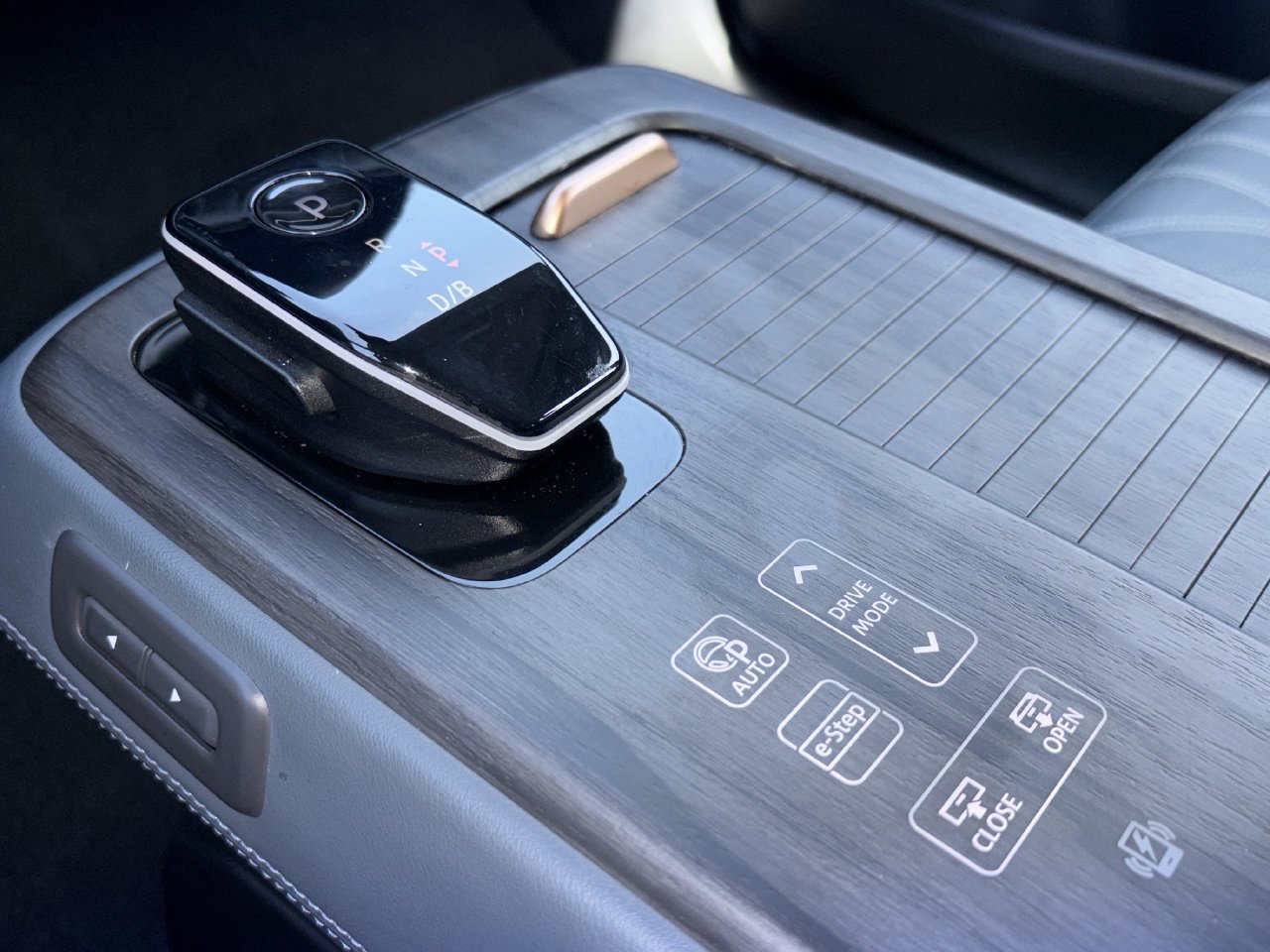 Certified 2024 Nissan Ariya AWD image 15