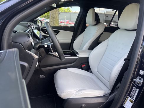 Used 2023 Mercedes-Benz GLC 300 4MATIC image 25