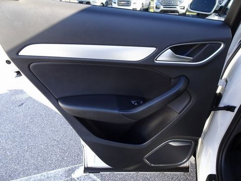 Used 2015 Audi Q3 2.0T Prestige w/ Prestige Package image 17