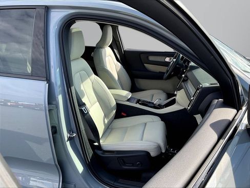 Used 2024 Volvo XC40 B5 Ultimate w/ Climate Package AWD/4WD image 29