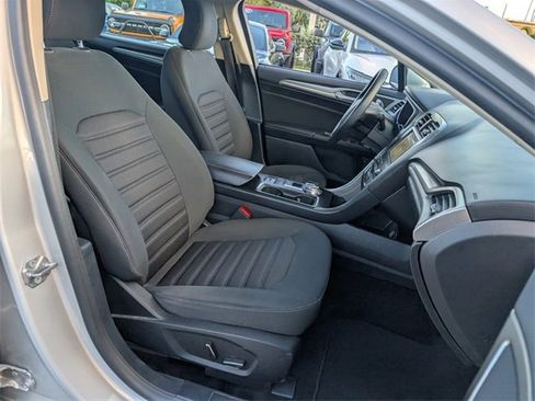 Used 2019 Ford Fusion SE image 17