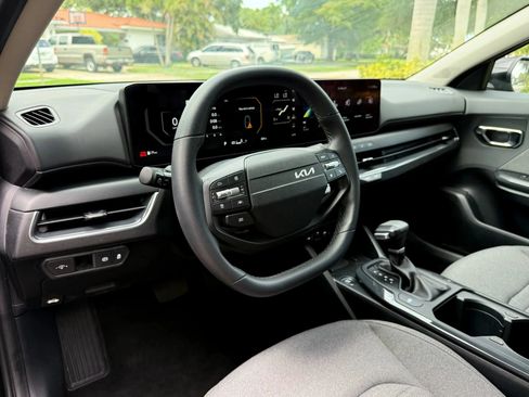 Used 2025 Kia K4 EX FWD image 3