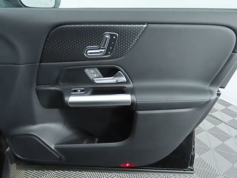 Certified 2025 Mercedes-Benz GLA 250 image 25