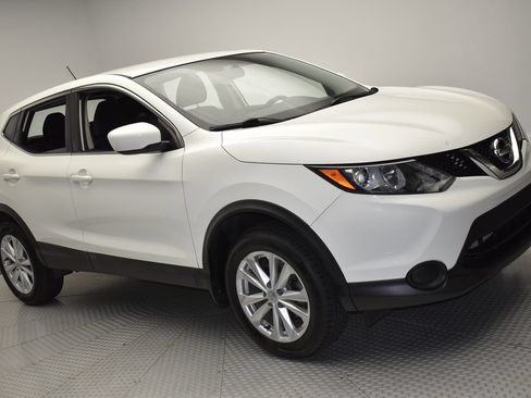 Used 2017 Nissan Rogue Sport S w/ S Appearance Package FWD image 3