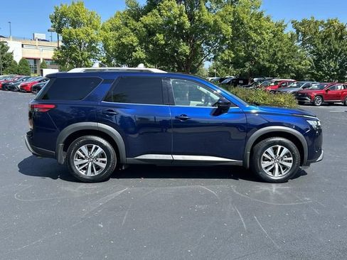 Used 2022 Nissan Pathfinder SL FWD image 3