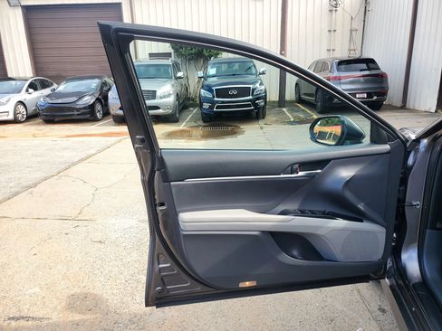 Used 2019 Toyota Camry LE FWD image 22