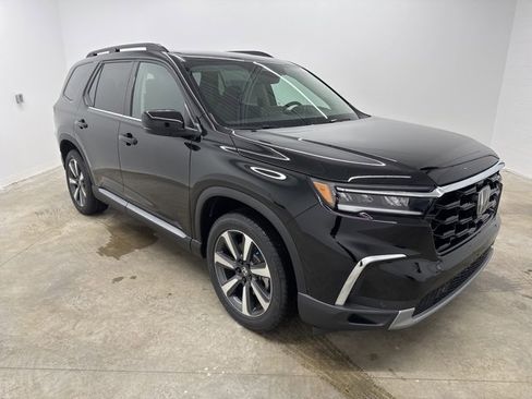 New 2025 Honda Pilot Touring image 3