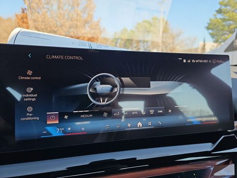New 2026 BMW 530i xDrive w/ Premium Package AWD/4WD image 22