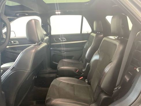 Used 2018 Ford Explorer XLT w/ Equipment Group 202A AWD/4WD image 28