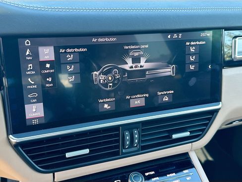 Used 2019 Porsche Cayenne Turbo image 16