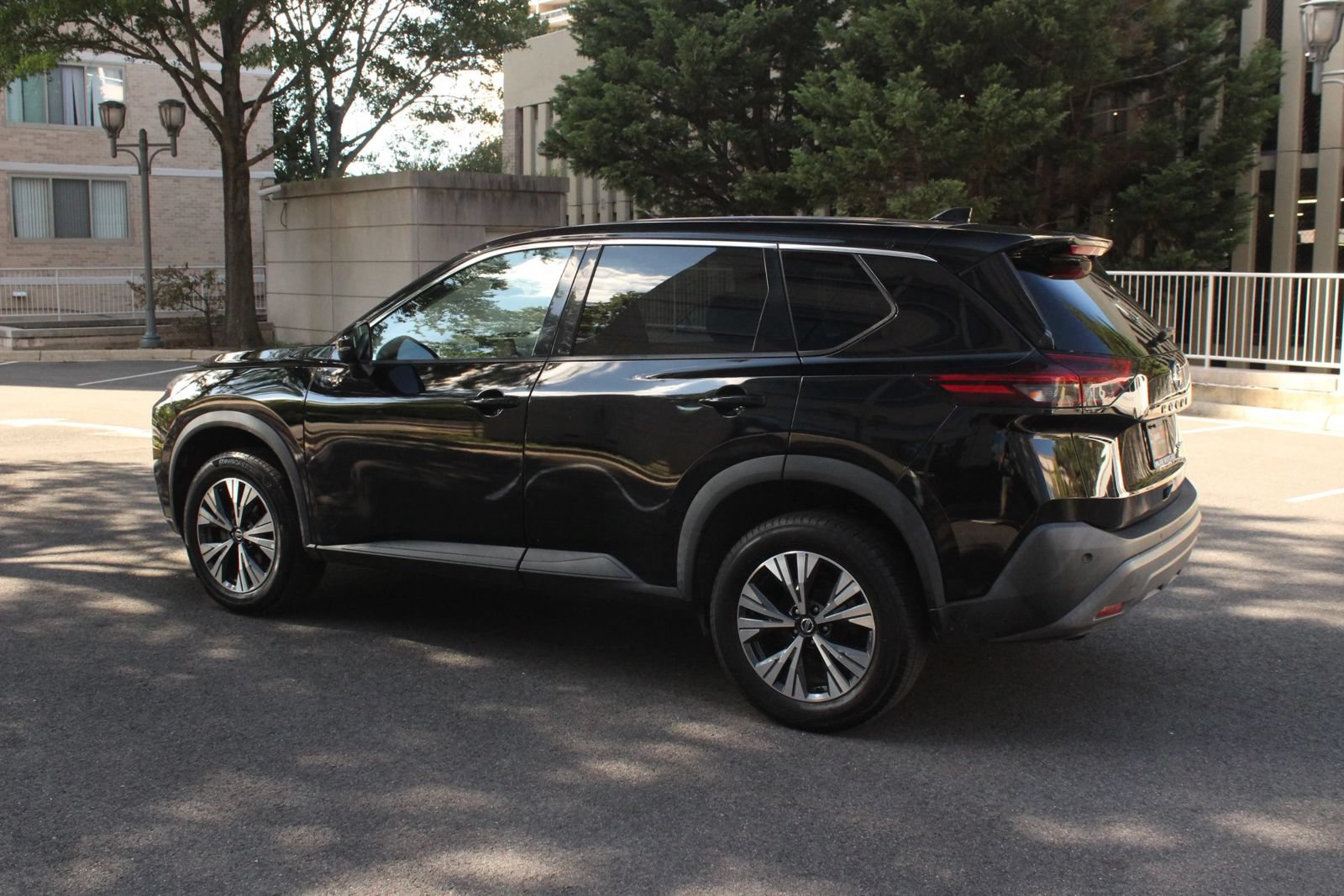 Used 2021 Nissan Rogue SV AWD/4WD image 9