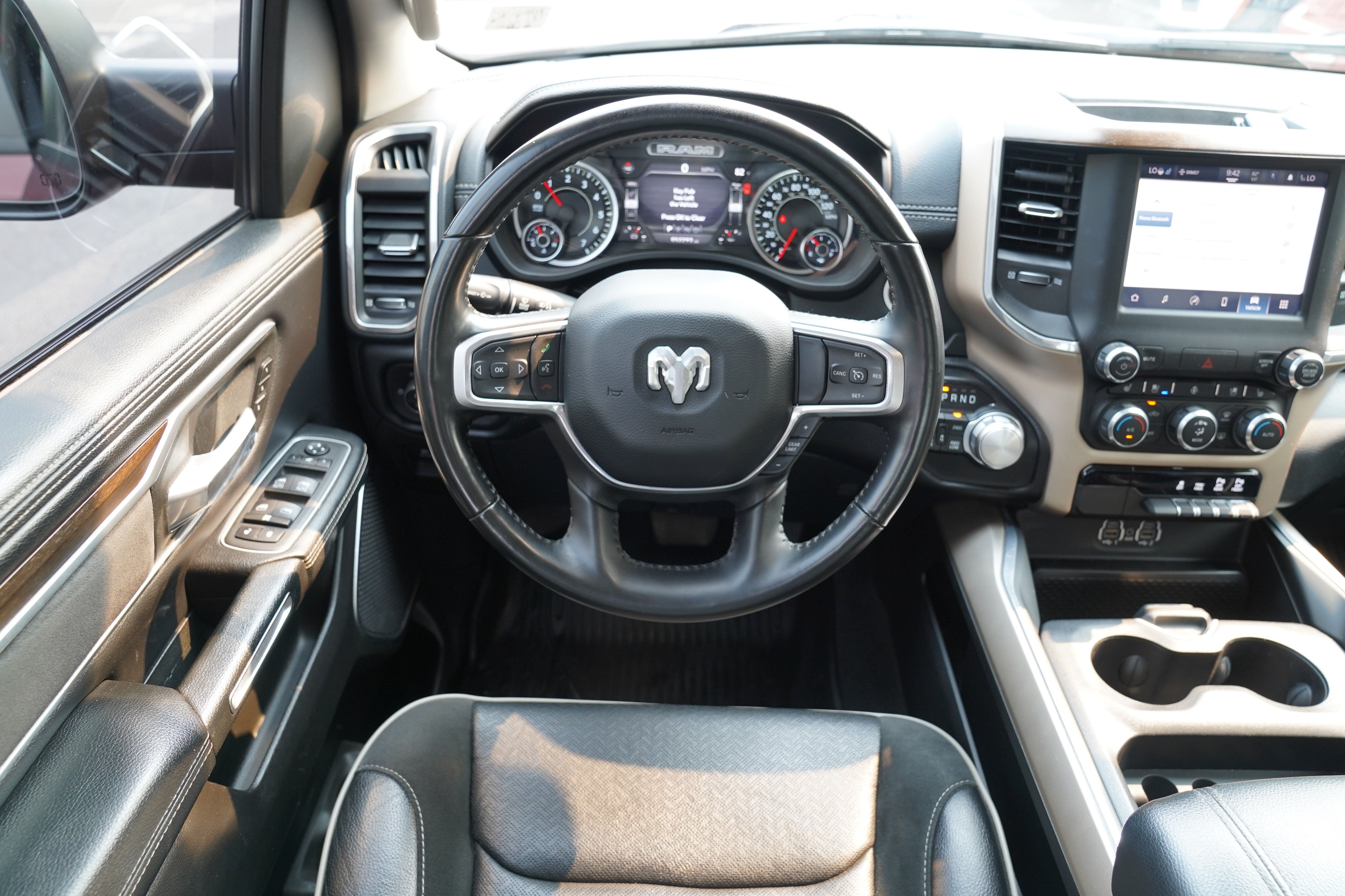 Used 2022 RAM 1500 Laramie AWD/4WD image 12