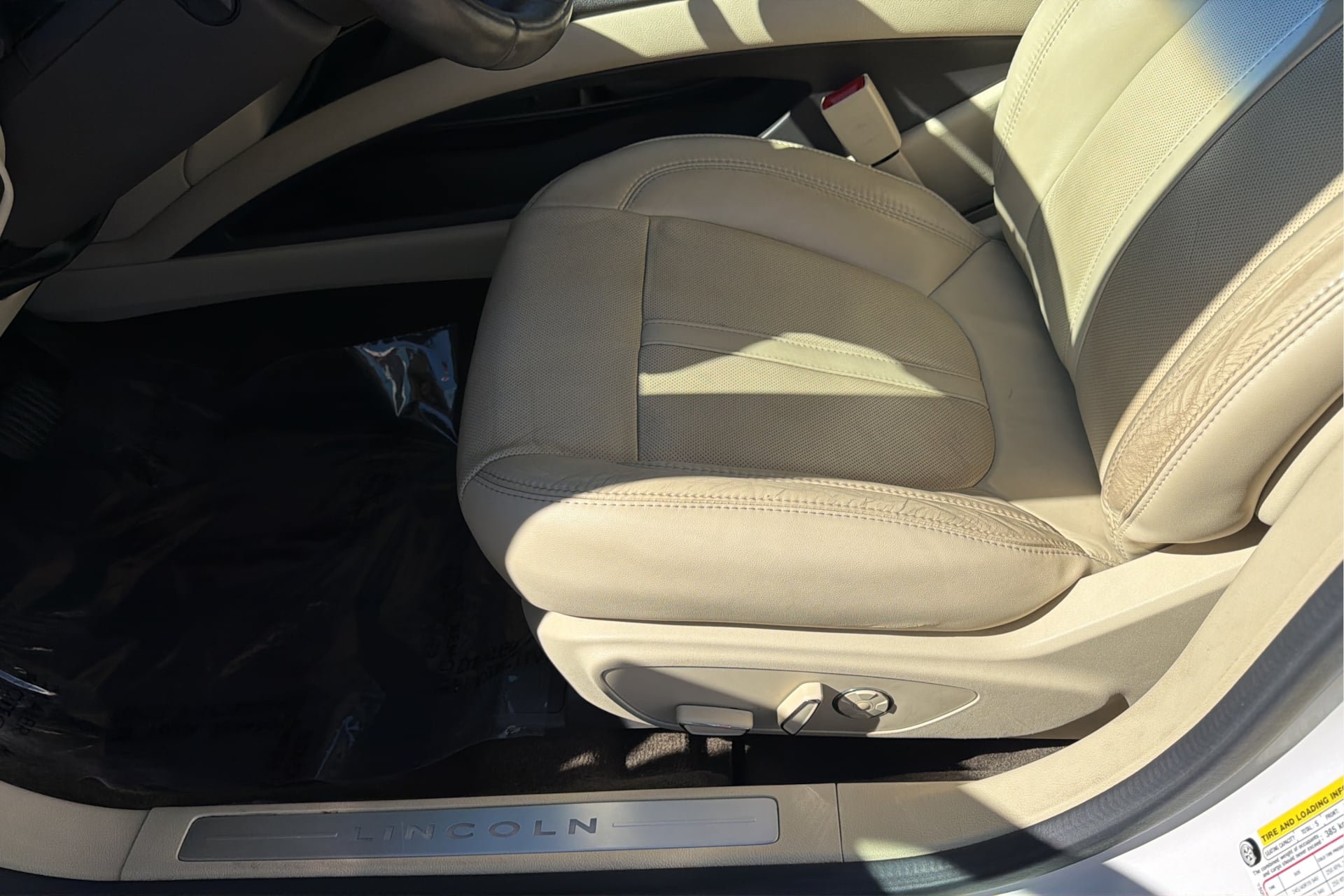 Used 2015 Lincoln MKZ Hybrid w/ Equipment Group 202A Reserve FWD image 20