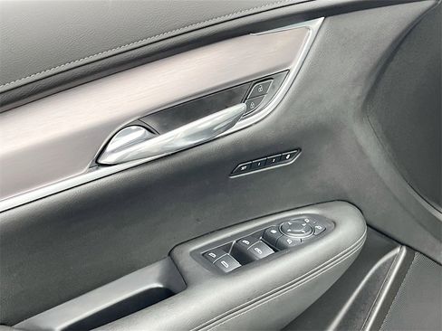 Used 2023 Cadillac XT6 Luxury image 17