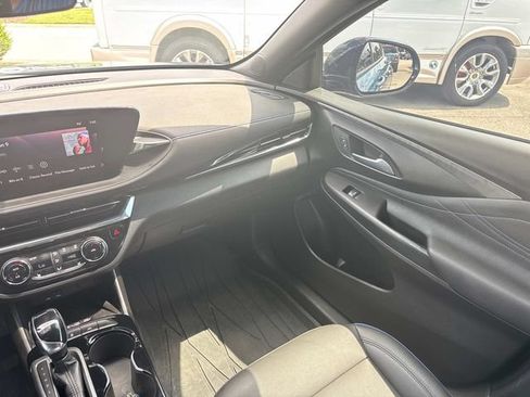 Used 2025 Buick Envista Sport Touring w/ Convenience I Package FWD image 19