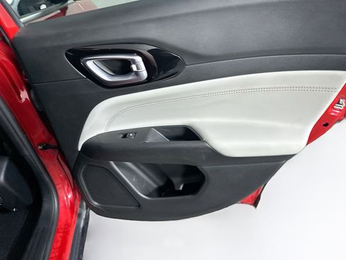 Used 2023 Jeep Compass Limited image 28