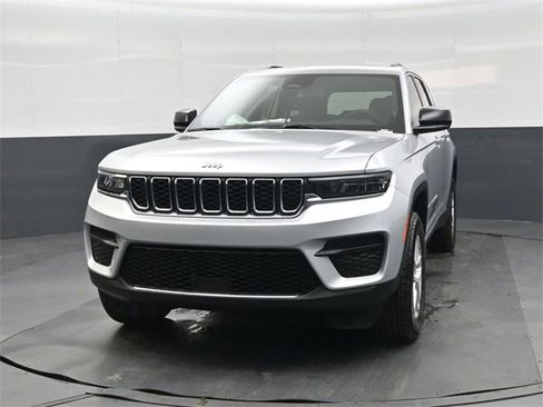 New 2025 Jeep Grand Cherokee Laredo image 8