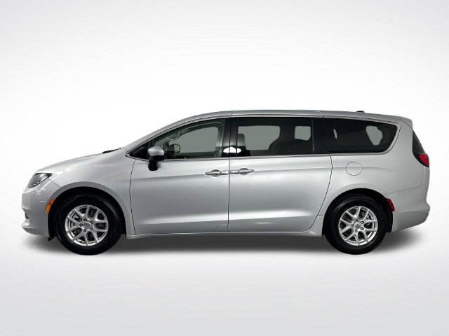 Used 2023 Chrysler Voyager LX FWD image 28