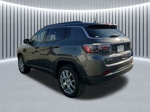 Used 2023 Jeep Compass Latitude AWD/4WD image 14