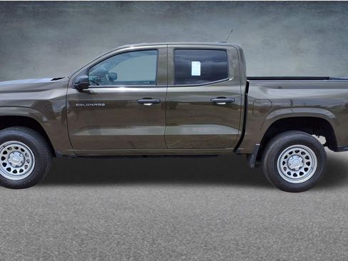 Used 2023 Chevrolet Colorado W/T RWD image 2