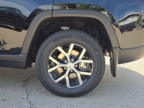 New 2025 Jeep Grand Cherokee Limited w/ MOPAR Finishing Package image 16