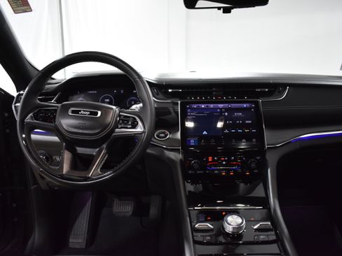 Used 2023 Jeep Grand Cherokee Overland w/ Adv Protech Group III image 34