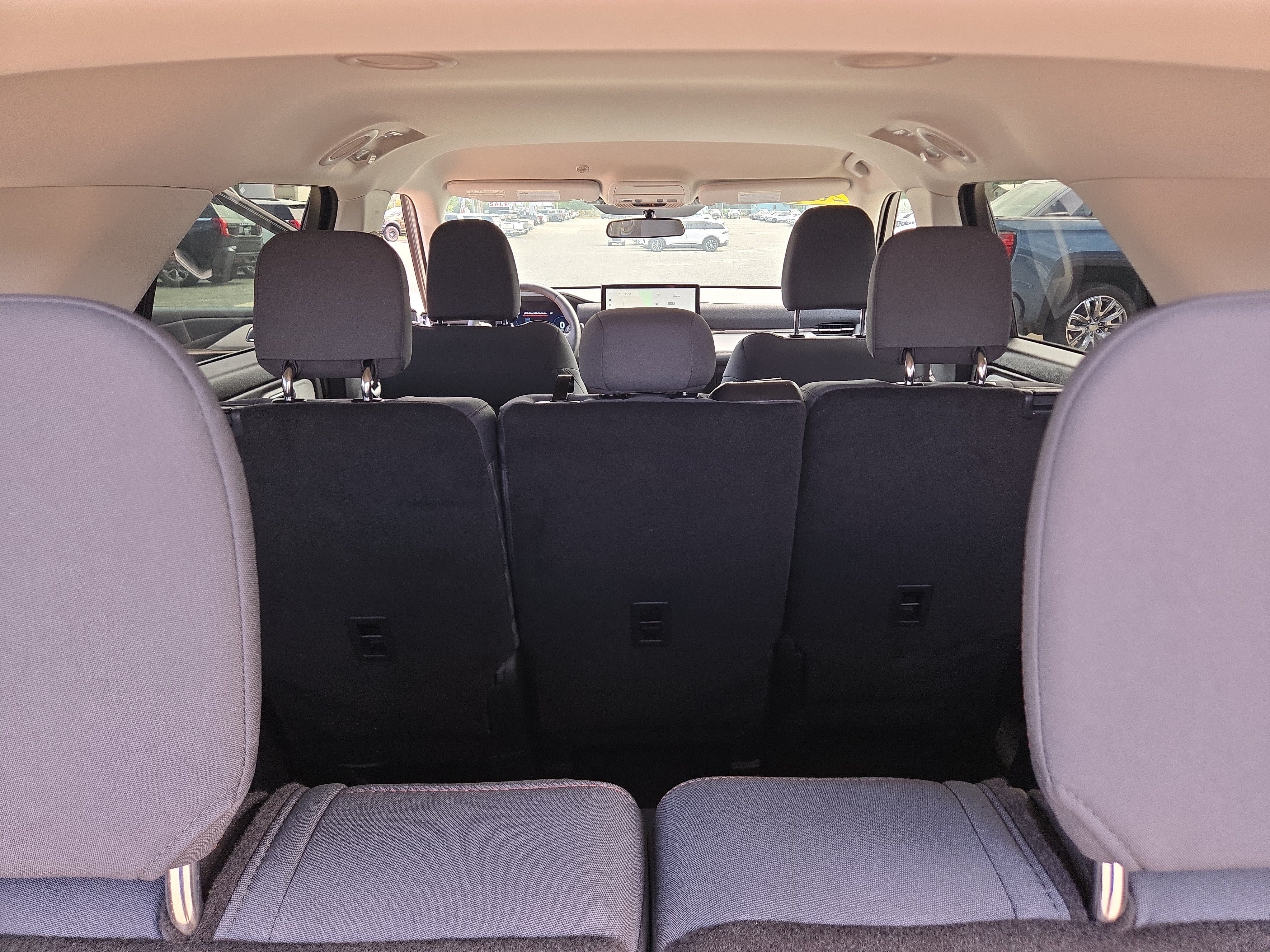Used 2025 Ford Explorer Active RWD image 21