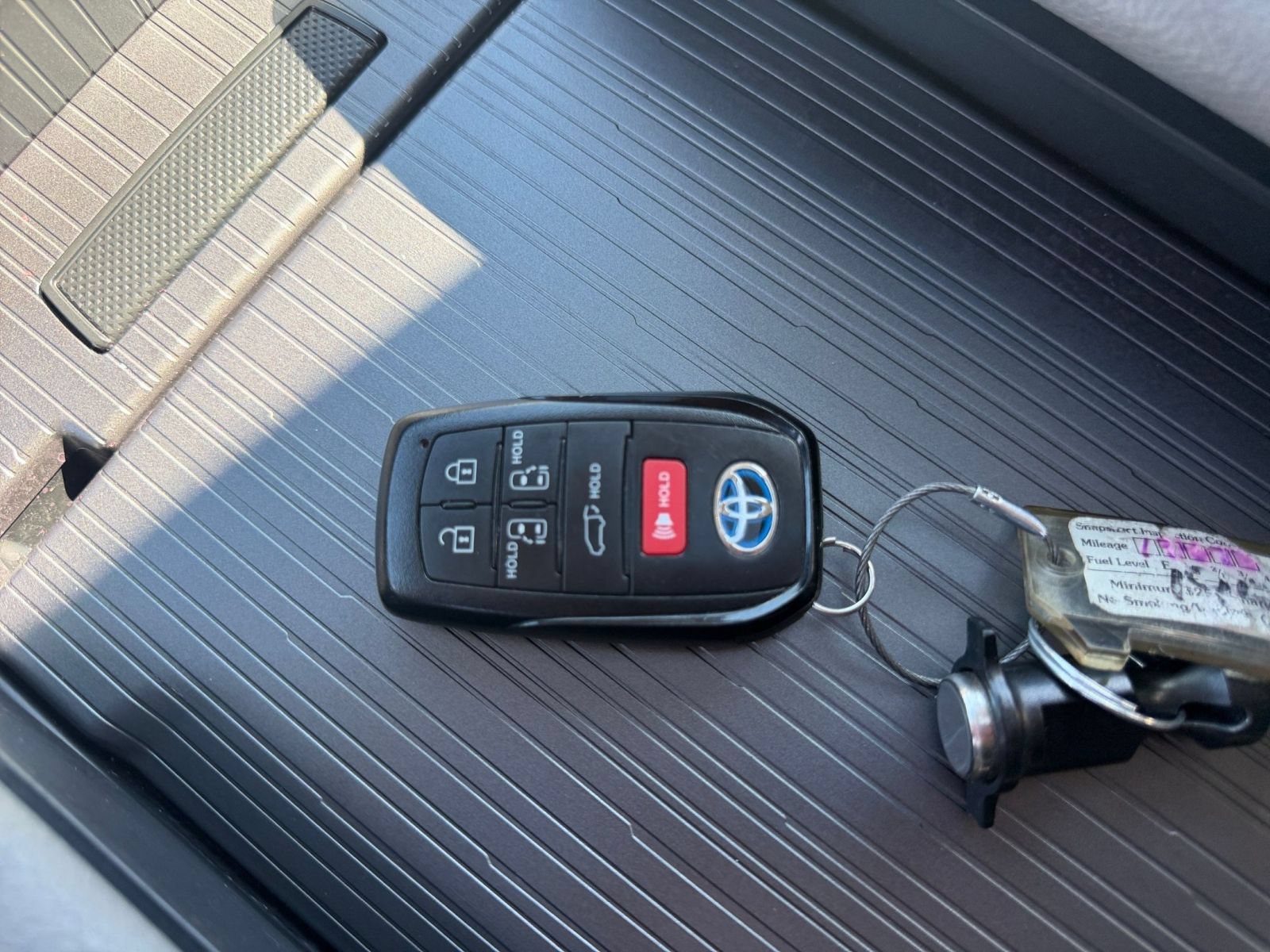 Used 2025 Toyota Sienna XLE FWD image 20