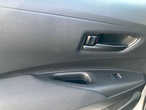 Used 2025 Toyota Corolla LE FWD image 12