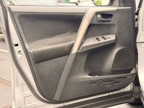 Used 2016 Toyota RAV4 LE AWD/4WD image 25