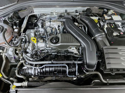 Used 2024 Volkswagen Jetta SE image 32