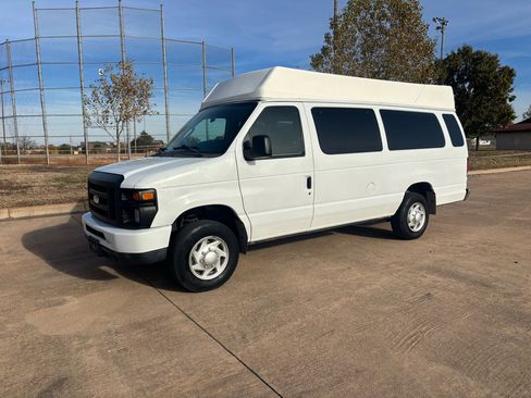 Used 2014 Ford E-150 and Econoline 150 Extended w/ Power Group image 2