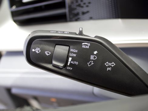 New 2026 Volkswagen Tiguan SE R-Line AWD/4WD image 18